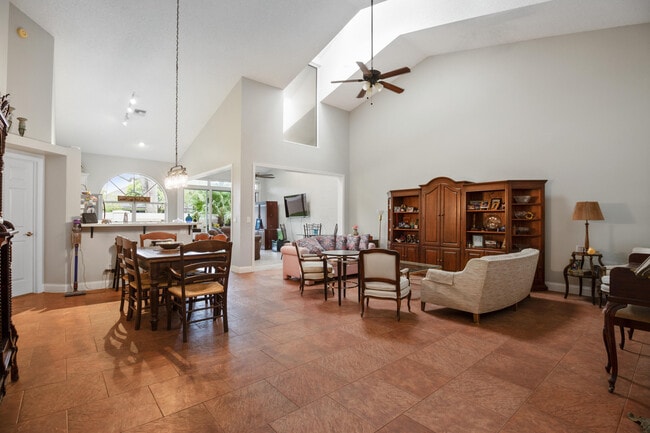 Building Photo - 202 Sabal Palm Ln