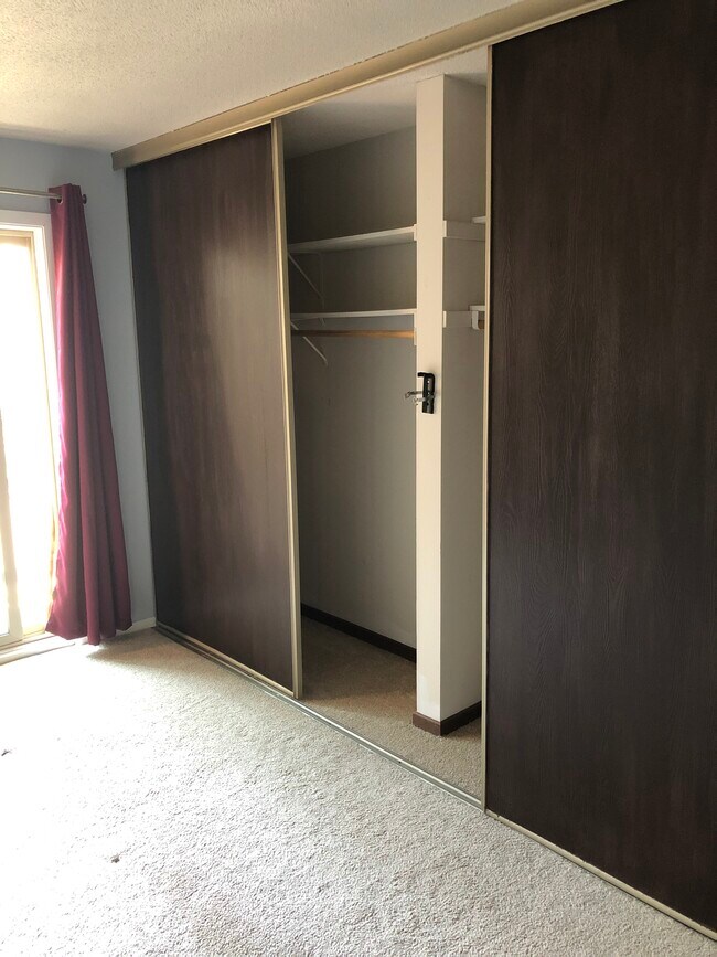 Foto del edificio - 2220 Ridge Drive #33