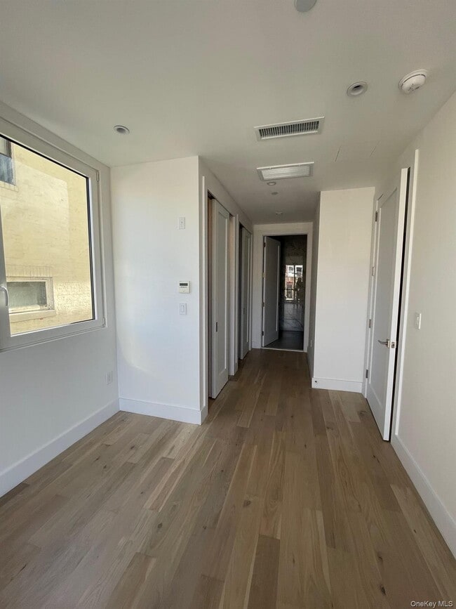 Foto del edificio - 19-14 21st Rd