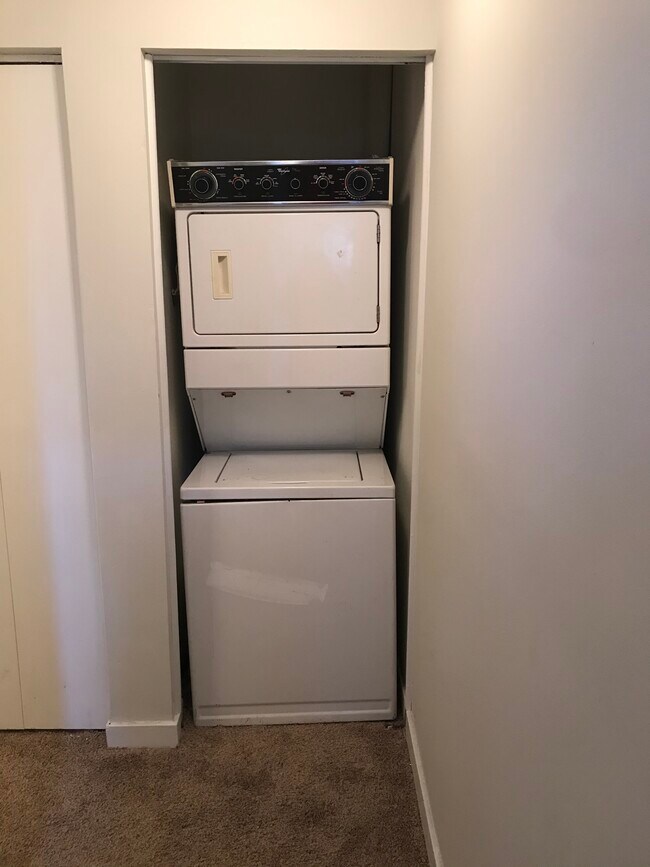 Foto del edificio - 1323 W Fayette St