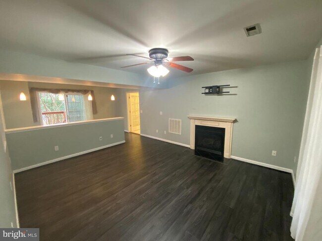 Building Photo - 7436 Buchanan Dr