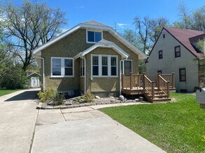Building Photo - 1445 S University Dr