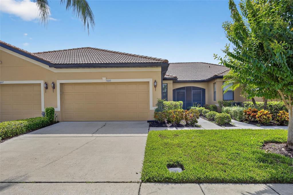 Foto principal - 5845 Sunset Falls Dr