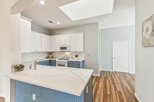 Foto del edificio - 15027 Winding Black Cherry Ln