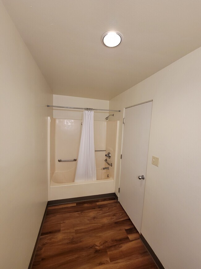 Foto del edificio - 103 N Wisconsin St