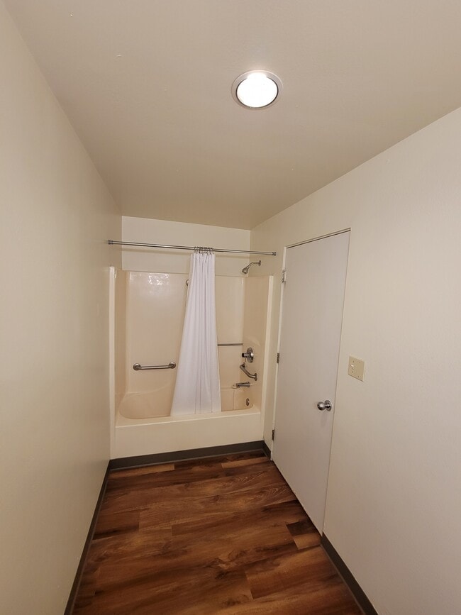 Building Photo - 103 N Wisconsin St