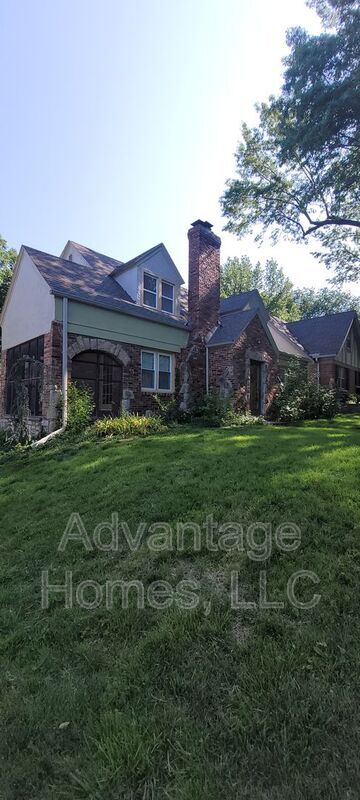 Building Photo - 200 E 73rd Terrace