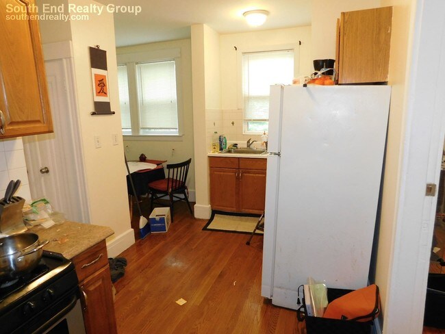 Foto del edificio - Sunny 1 Bed close to BC! Sept 1st!