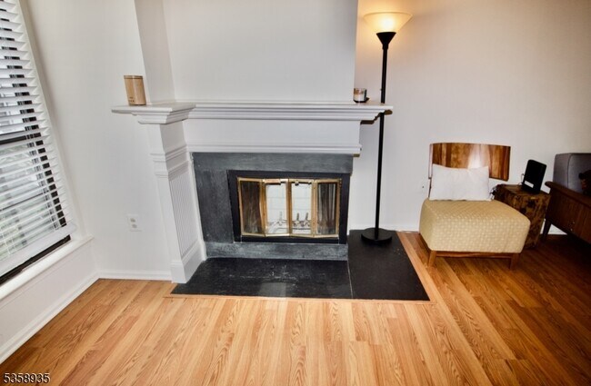Foto del edificio - 78 Woodward Ln