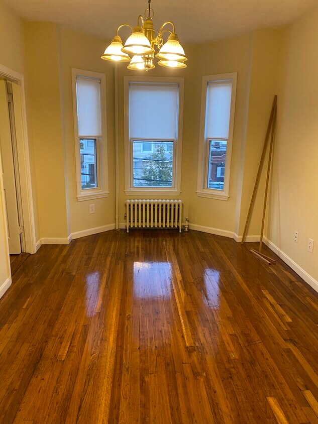 Primary Photo - 15 Oakes St