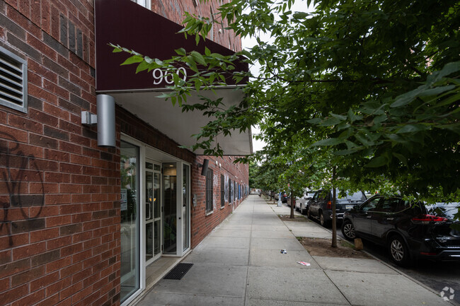 Building Photo - 950 Willoughby Ave