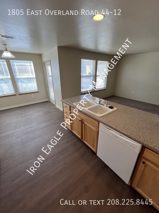 Building Photo - 1805 E Overland Rd