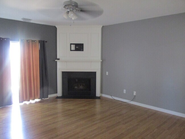 Foto del edificio - 3221 Mannington Dr
