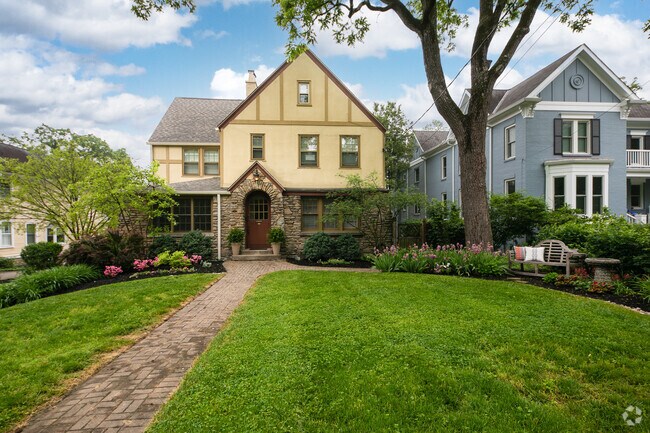 Historic homes can be found throughout Hyde Park.