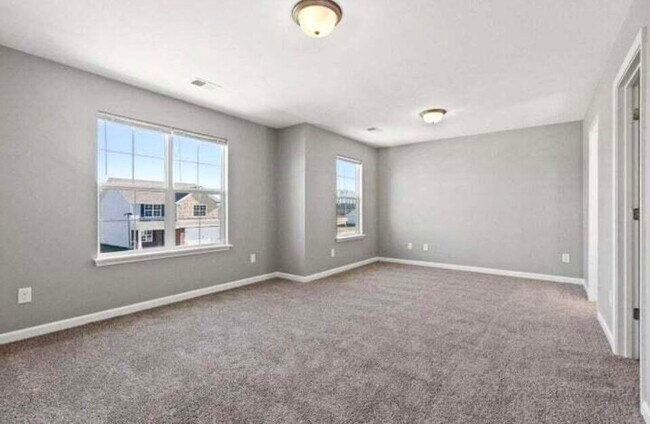 Foto del edificio - 2500 Feathersound Wy