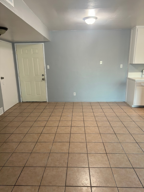 Foto del edificio - 1025 N Madison St