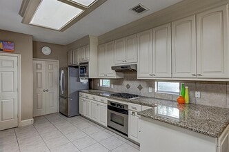 Building Photo - 11114 Sherwood Garden Dr