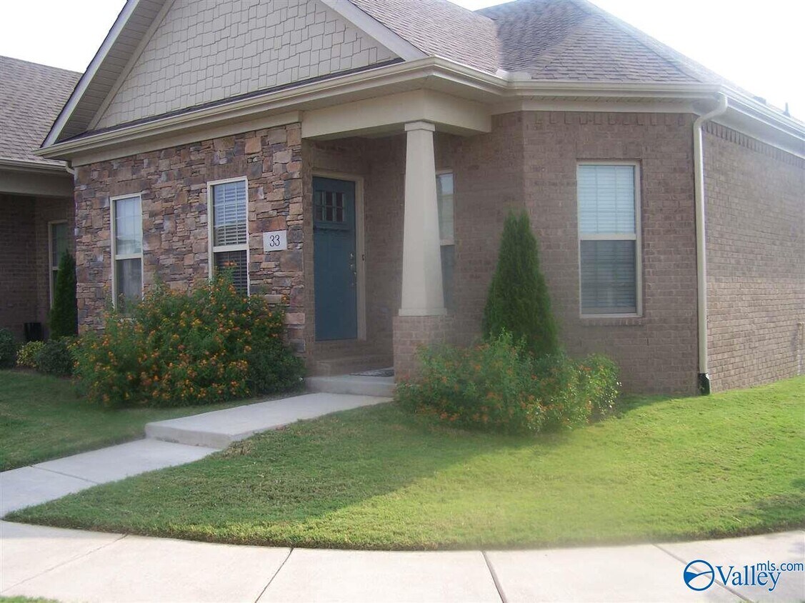Primary Photo - 33 Atherton Cir SW
