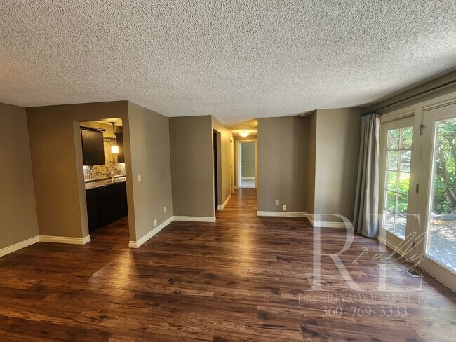 Foto del edificio - Meticulous 2-Bedroom with Courtyard