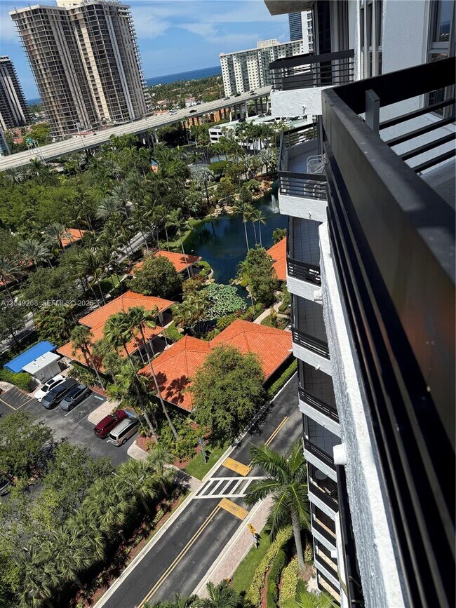 Building Photo - 3600 Mystic Pointe Dr