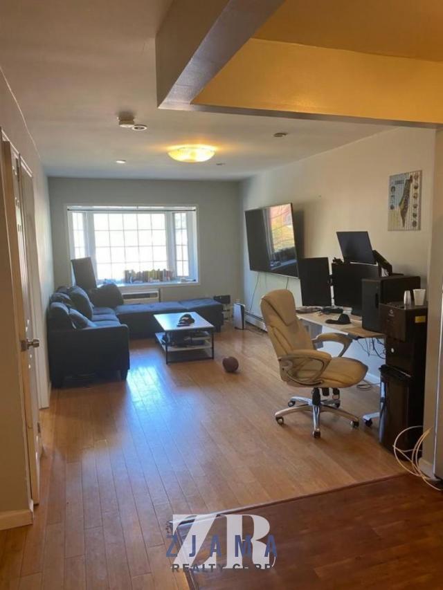 Foto del edificio - 3 bedroom in Brooklyn NY 11225