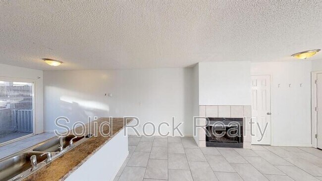 Foto del edificio - 915-B Hathaway Drive