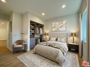 Building Photo - 3207 W 3rd St