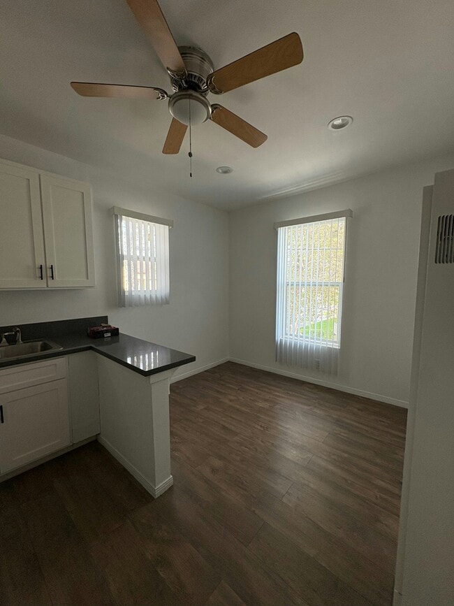 Building Photo - 555 N La Cadena Dr