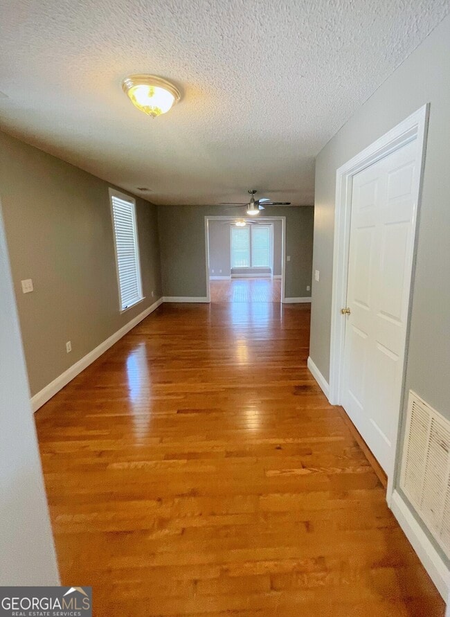 Building Photo - 102 Lipham St