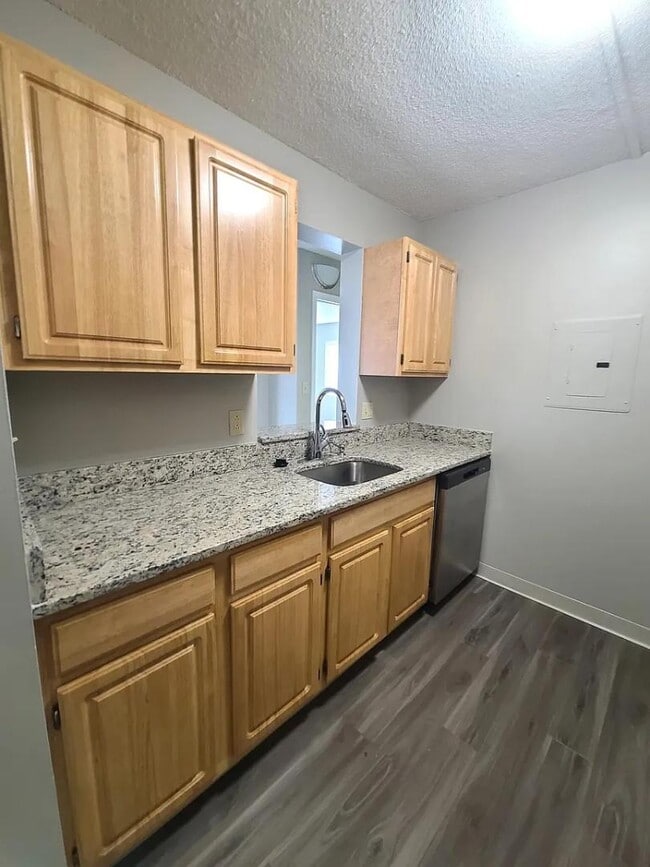 Building Photo - 40 Westwind Rd