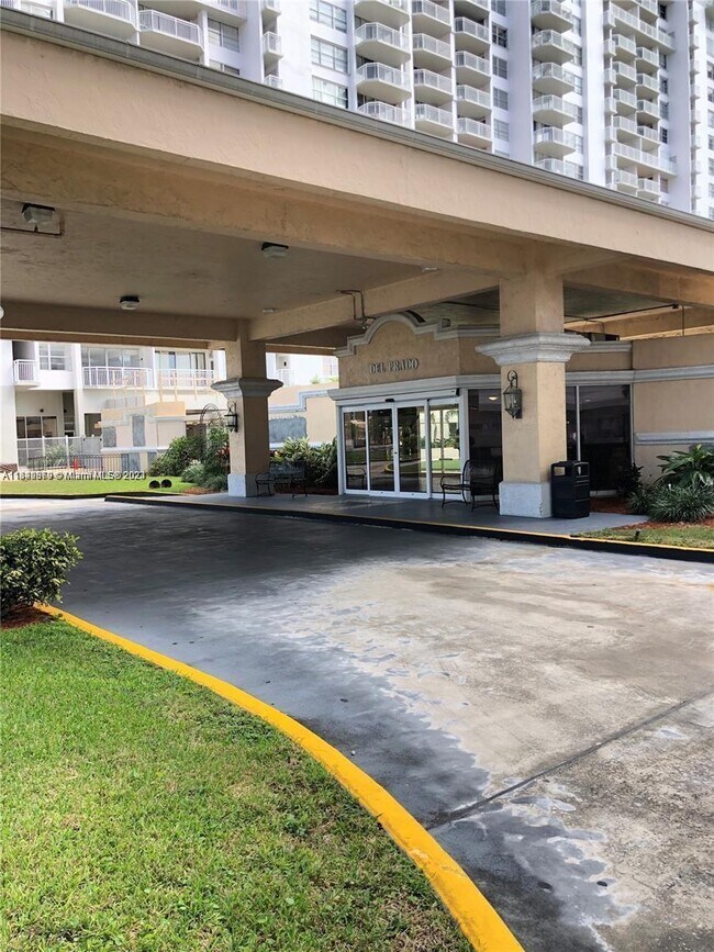 Foto del edificio - 18051 Biscayne Blvd