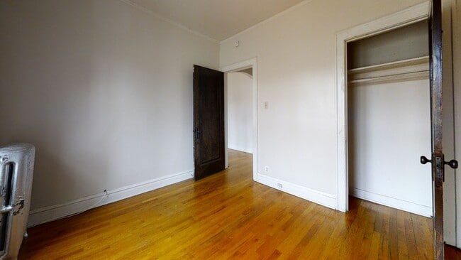 Building Photo - 822 Reba Pl