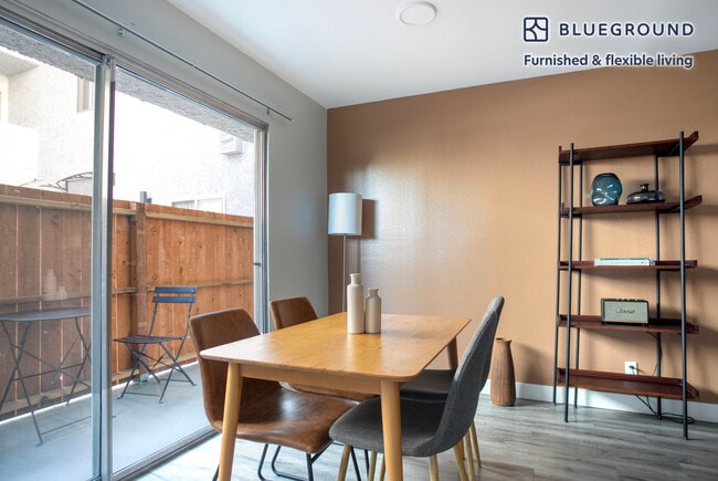 Building Photo - 616 N Sweetzer Ave