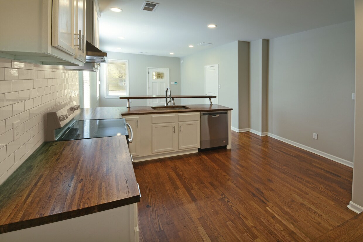 Primary Photo - 1 Bedroom, 1 Bathroom Duplex Near Stone Wa...