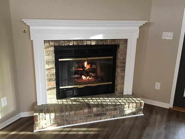 Building Photo - 4551 Tarragon Dr