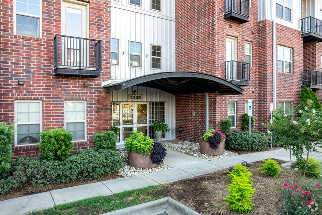 Building Photo - 2338 Yadkin Ave
