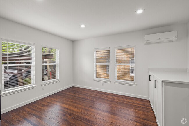 1 dormitorio, 1 baño - 525 pies cuadrados - Sala de estar - 5910 Oram St