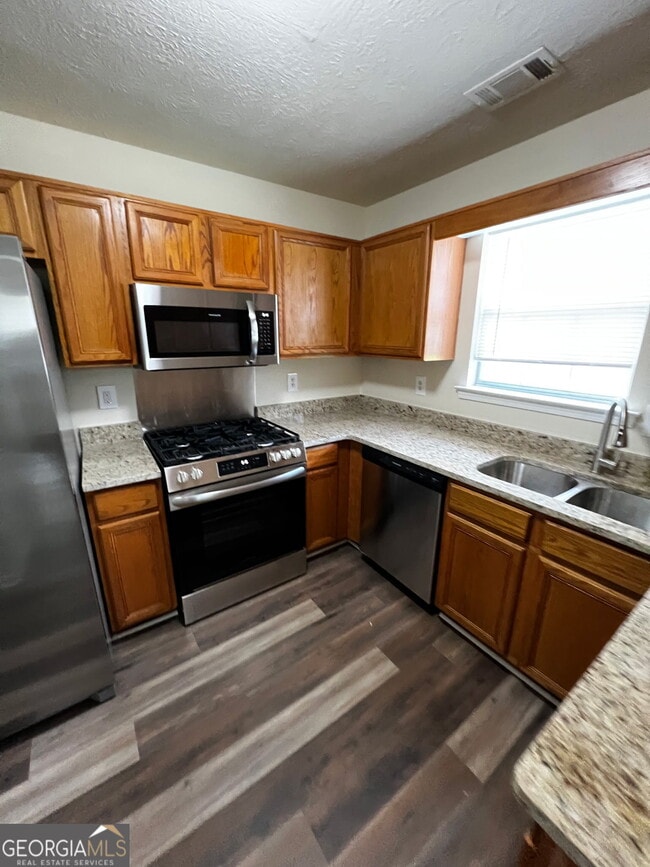 Building Photo - 2360 Wellington Cir