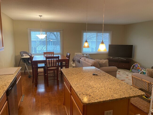 Foto del edificio - Beautifully updated Townhome in the West B...