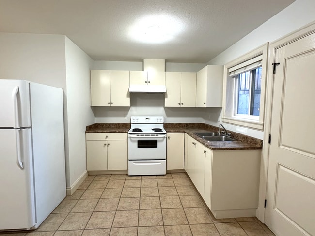 Building Photo - 14868 72 Av