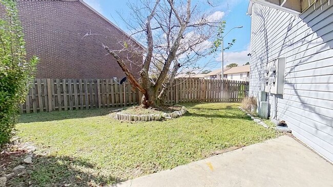 Building Photo - 2526 Flint Dr