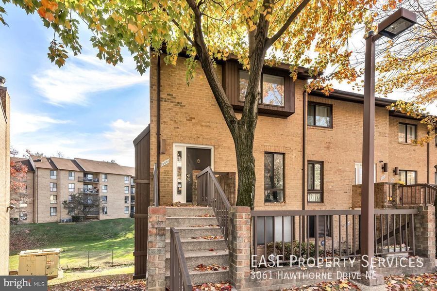 Primary Photo - 3061 Hawthorne Dr NE