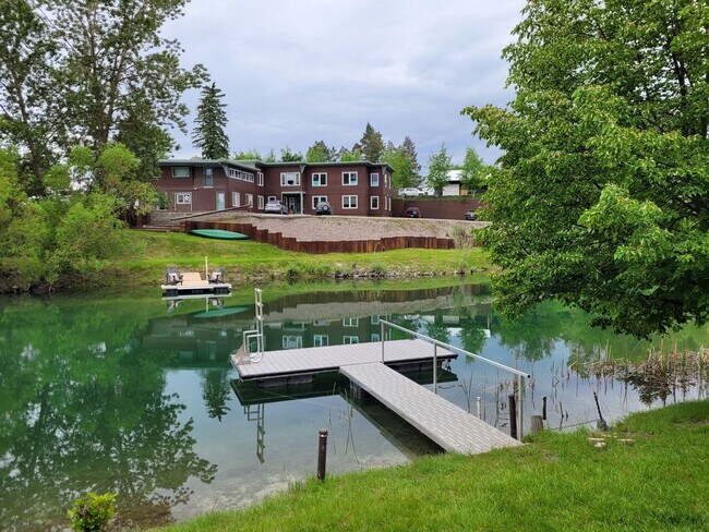Foto del edificio - Whitefish River furnished Townhome