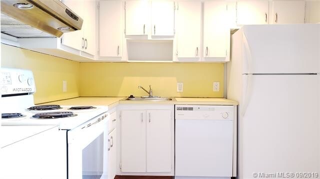 Building Photo - 20400 W Country Club Dr