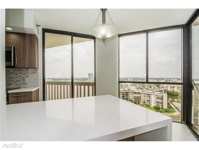 Foto del edificio - 1000 E Island Blvd