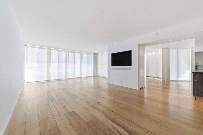 Foto del edificio - 529 S Flagler Dr