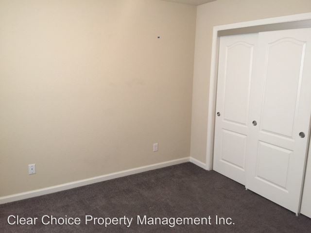 Building Photo - 572 River Oaks Dr