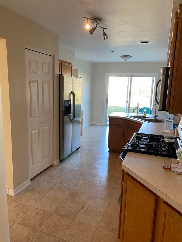 Kitchen - 2588 Dickens Ct