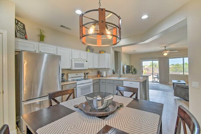 Building Photo - 15033 W Home Run Dr