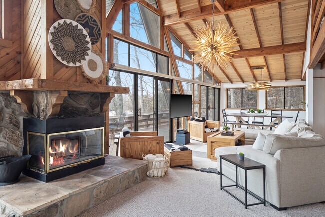 Building Photo - 1216 Whitetail Lake Dr